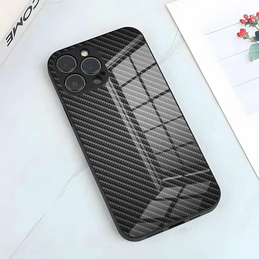 Edle Glas Handyhülle mit Kohlefaser-Optik – Für iPhone 16, 15, 14 Pro, 13, 12, 11, SE, Mini, 6, 7, 8 Plus