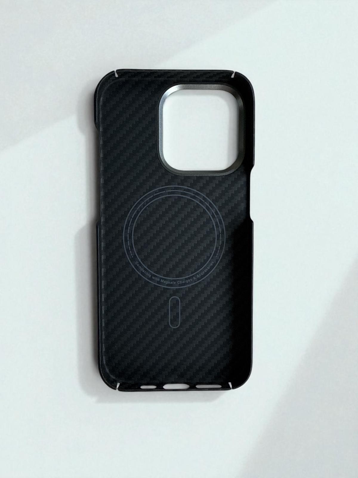 Genuine Carbon Case – Ultra-thin MagSafe cover made of aramid fiber for iPhone 14-16 Pro / Pro Max